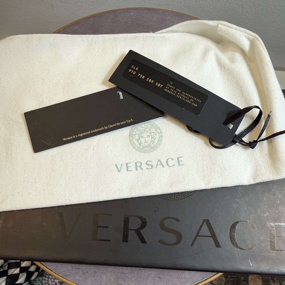 Versace Light Pink Leather Wallet - Picture 8 of 11